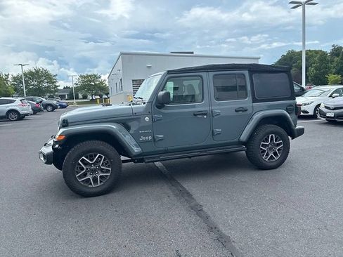 Used 2024 Jeep Wrangler Unlimited Sahara w/ Technology Group AWD/4WD image 17