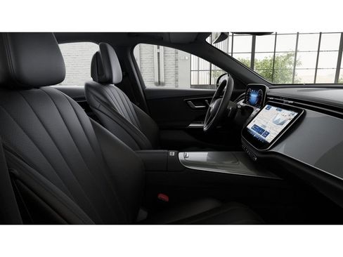 New 2026 Mercedes-Benz E 450 4MATIC Sedan image 4
