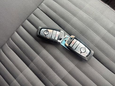 Used 2025 Ford Explorer ST-Line w/ ST-Line Street Pack image 6