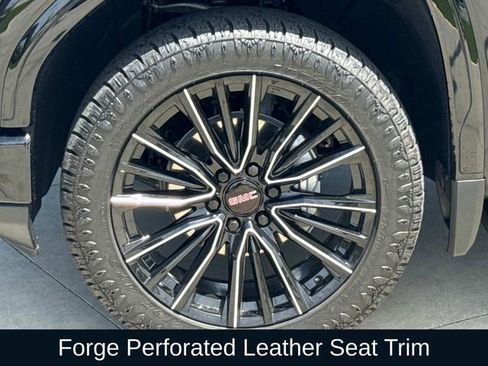 Used 2025 GMC Sierra 1500 Denali image 5