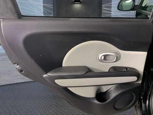 Used 2017 Kia Soul FWD image 16