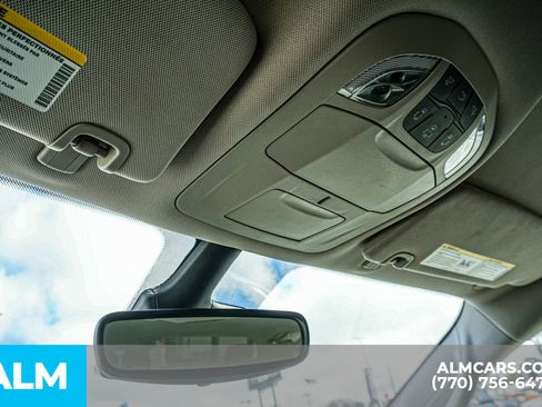 Used 2024 Chrysler Pacifica Touring-L image 58