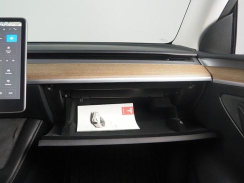 Used 2024 Tesla Model Y 2WD image 39