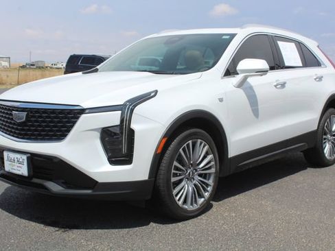 Used 2024 Cadillac XT4 Premium Luxury w/ Active Safety Package FWD image 9