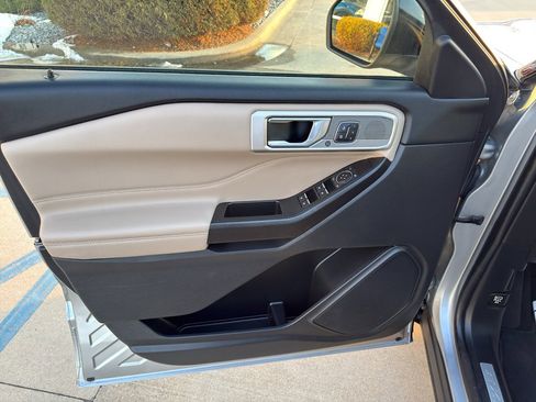 Used 2020 Ford Explorer Limited image 12