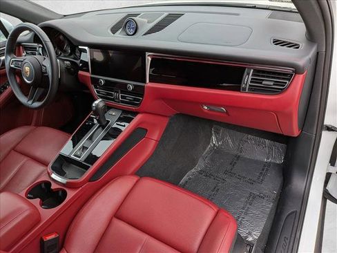 Used 2025 Porsche Macan image 26