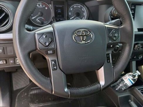 Used 2020 Toyota Tacoma TRD Sport image 8