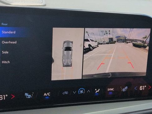 Used 2025 Chevrolet Traverse LT w/ Enhanced Driving Package FWD image 20