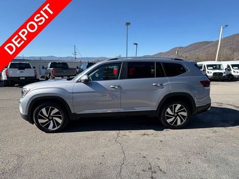 Used 2025 Volkswagen Atlas SEL image 12