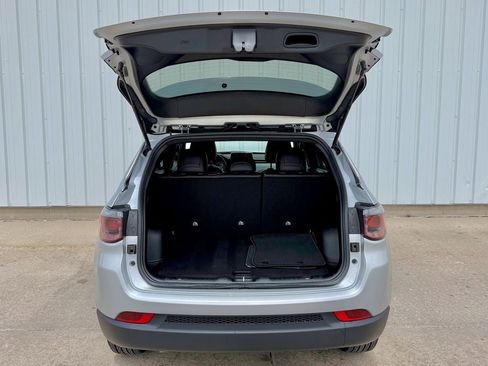 Used 2025 Jeep Compass Latitude AWD/4WD image 16