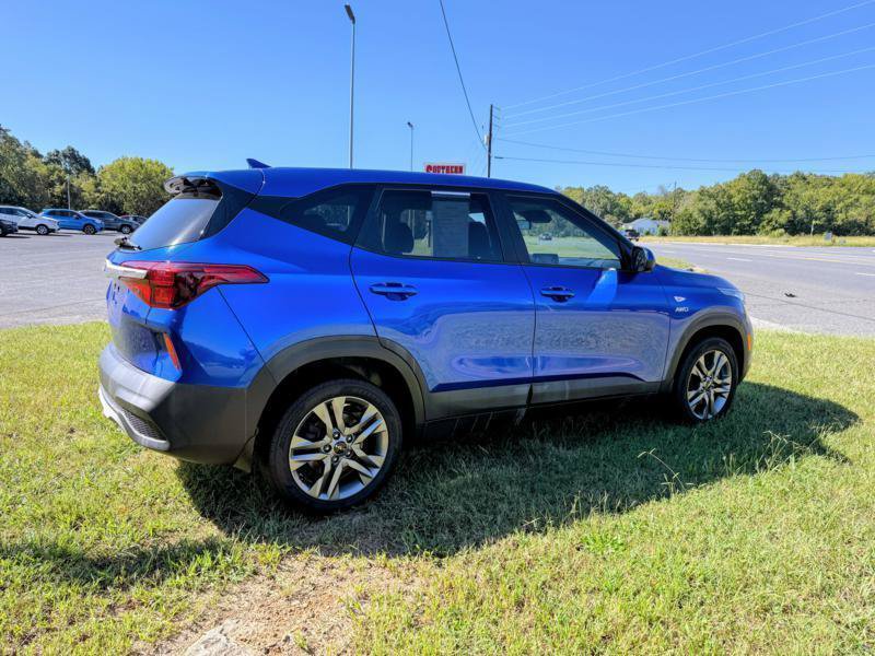 Used 2022 Kia Seltos LX AWD/4WD image 1