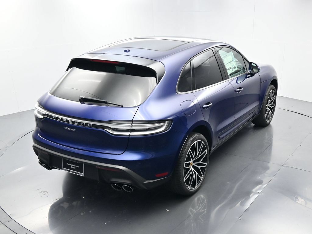 Certified 2025 Porsche Macan AWD/4WD image 39