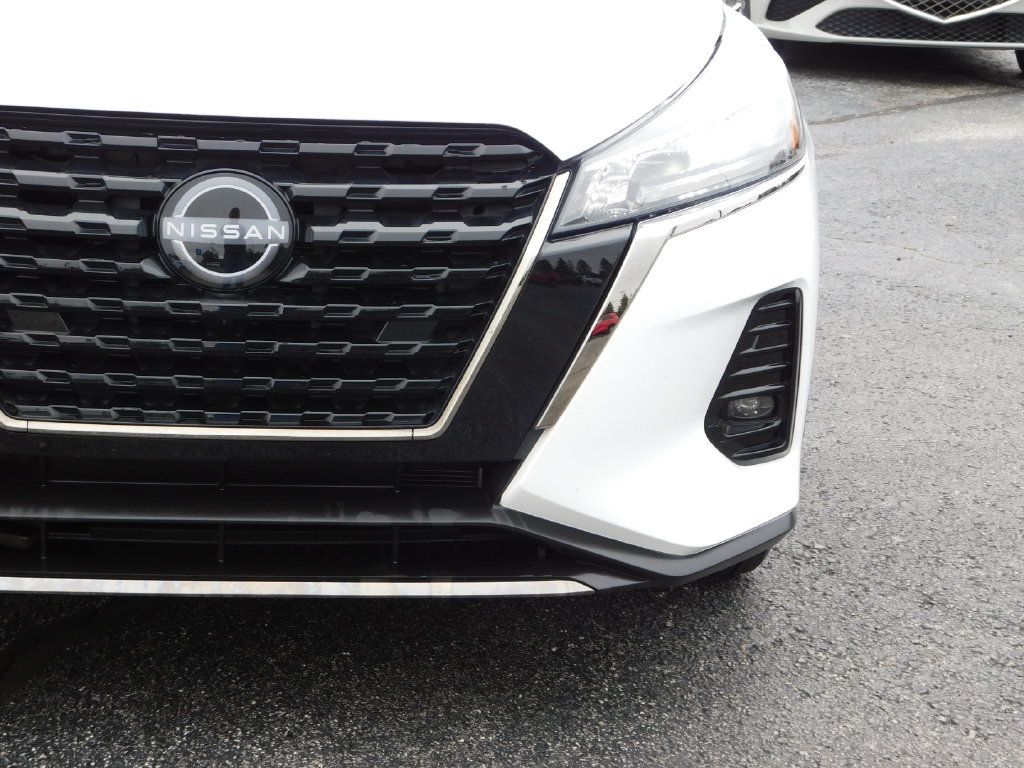 Used 2024 Nissan Kicks SR FWD image 9