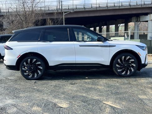 New 2026 Lincoln Nautilus Reserve image 3