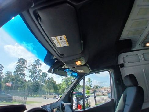 Used 2022 Mercedes-Benz Sprinter 2500 image 19