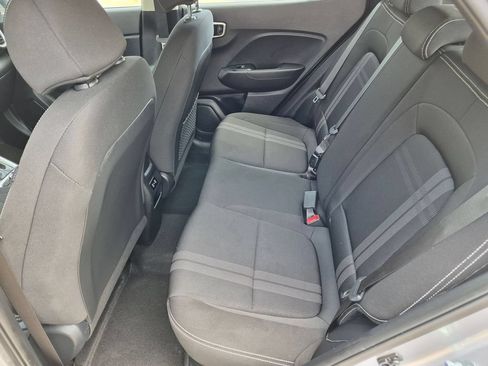 Used 2025 Hyundai Venue SEL FWD image 25