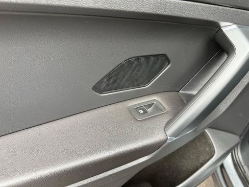 Used 2018 Volkswagen Tiguan SE AWD/4WD image 39