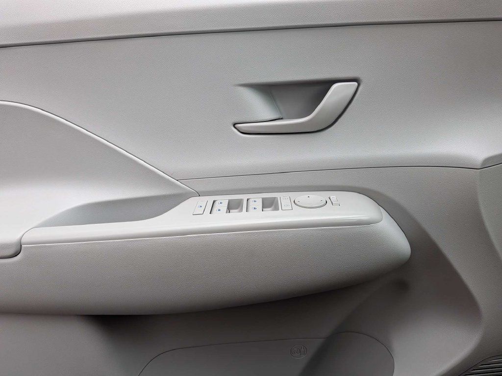 Used 2025 Hyundai Kona SEL FWD image 30