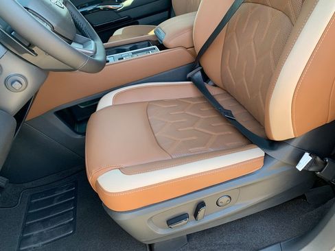 New 2026 Nissan Pathfinder Platinum FWD image 24