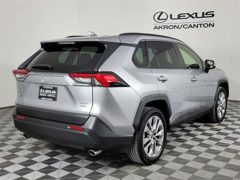 Used 2019 Toyota RAV4 XLE Premium image 4