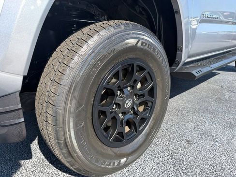 Used 2021 Toyota Tacoma SR5 AWD/4WD image 12