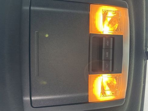 Used 2017 Ford Expedition XLT image 25