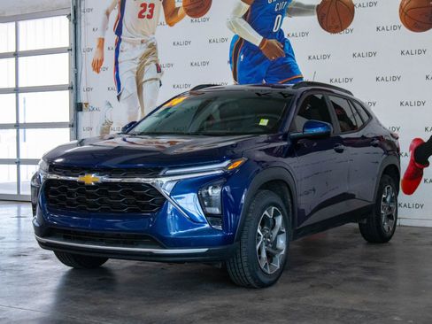 Used 2024 Chevrolet Trax LT w/ Driver Confidence Package FWD image 20