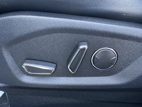 Used 2017 Ford Edge Titanium w/ Technology Package FWD image 16