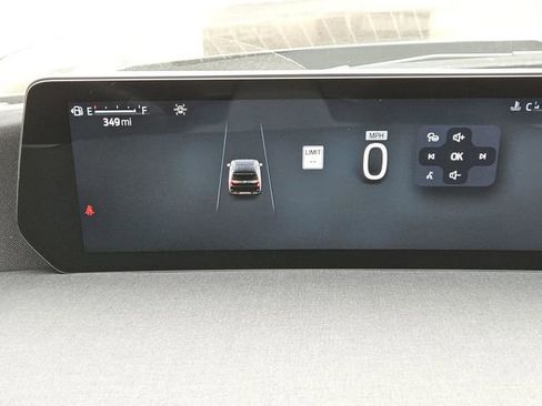 New 2025 Ford Expedition Active image 18