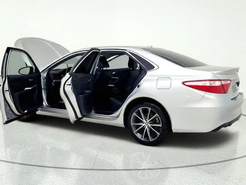 Used 2015 Toyota Camry XSE FWD image 16