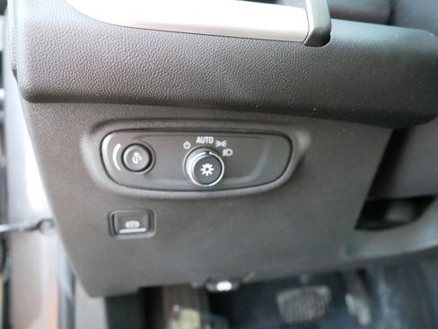 Used 2020 GMC Terrain SLE w/ Driver Convenience Package image 12