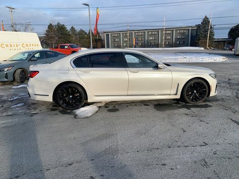 Used 2020 BMW 740i w/ M Sport Package image 8