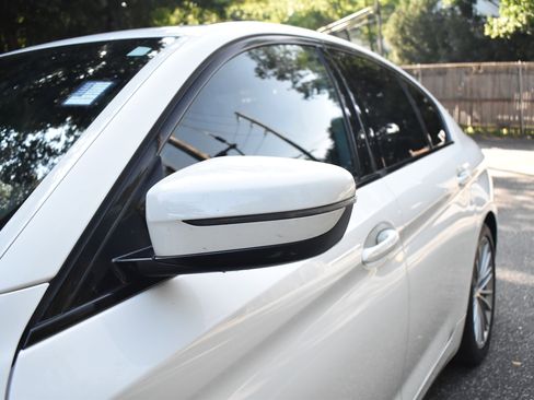 Used 2020 BMW 530i w/ Convenience Package image 16