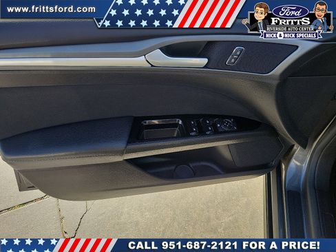 Used 2016 Ford Fusion SE image 12