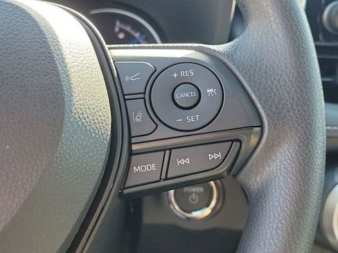 Used 2025 Toyota RAV4 XLE image 31