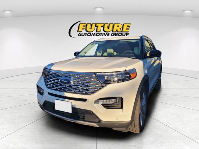 Used 2022 Ford Explorer Platinum w/ Equipment Group 601A AWD/4WD image 3