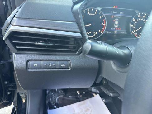 Used 2025 Nissan Altima 2.5 SV FWD image 12