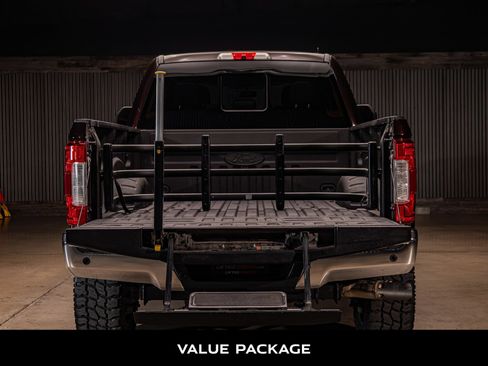 Used 2018 Ford F250 Lariat w/ Lariat Value Package AWD/4WD image 8