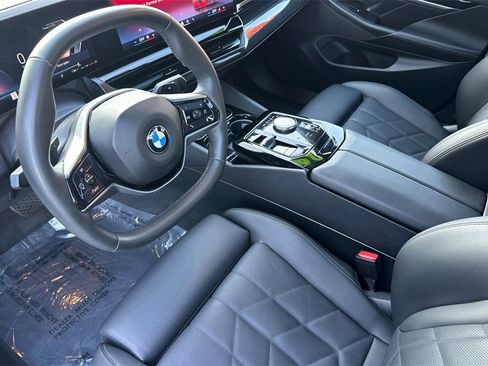 Used 2024 BMW 530i image 10