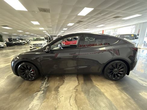 Used 2024 Tesla Model Y Performance AWD/4WD image 4