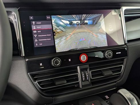 New 2026 Porsche Macan image 32