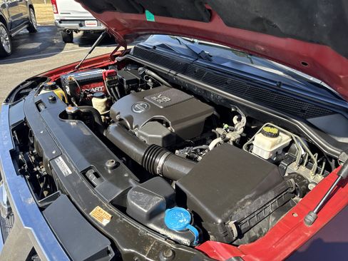 Used 2013 Nissan Armada Platinum image 12