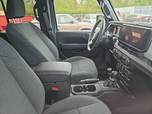 Used 2025 Jeep Wrangler Unlimited Sahara w/ Safety Group image 9