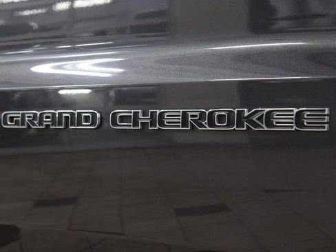 Used 2017 Jeep Grand Cherokee Limited image 16