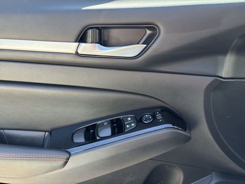 Certified 2025 Nissan Altima 2.5 SR FWD image 21