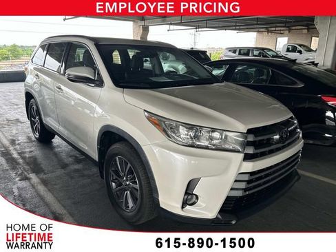 Used 2019 Toyota Highlander XLE AWD/4WD image 1