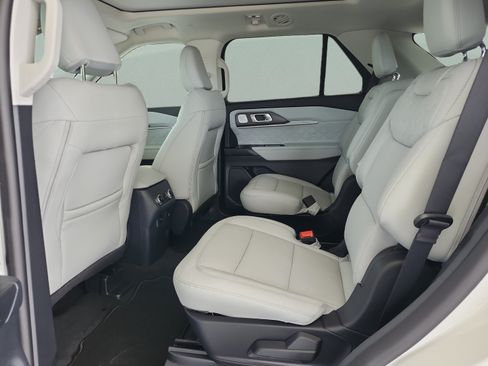 New 2026 Ford Explorer Platinum w/ LUX Leather Package AWD/4WD image 16