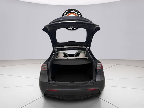 Used 2024 Tesla Model Y Long Range AWD/4WD image 9