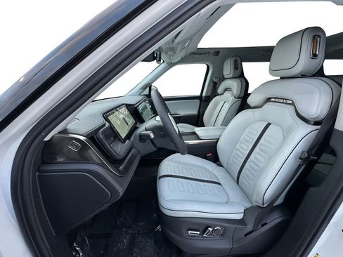 Used 2024 Rivian R1S Adventure image 9