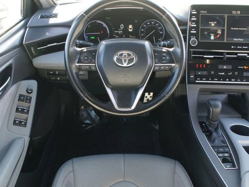 Used 2019 Toyota Avalon XSE image 5